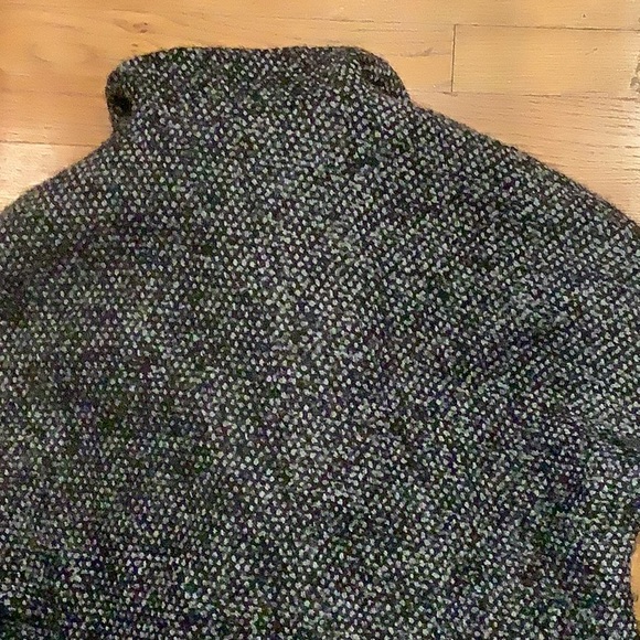 Beautiful coat - Picture 3 of 3